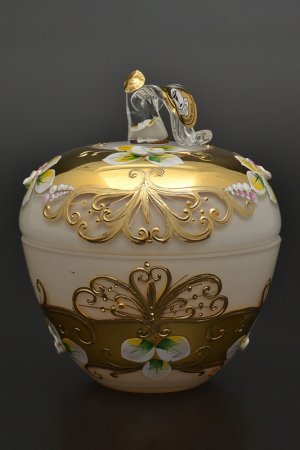 Конфетница с крышкой 10 см BOHEMIA. Цвет: белый