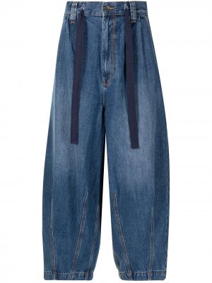 Укороченные джинсы широкого кроя FIVE CM. Цвет: синий