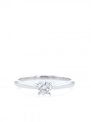 Платиновое кольцо 1895-го года с бриллиантом Cartier. Цвет: белый