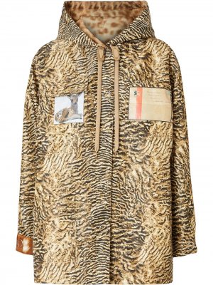 Куртка с капюшоном и тигровым принтом Burberry. Цвет: коричневый