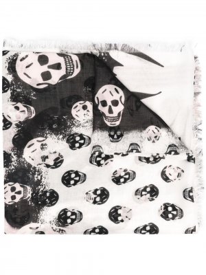Платок с принтом Skull и бахромой Alexander McQueen. Цвет: белый