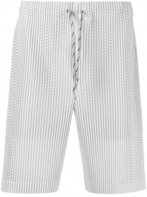 Плиссированные шорты с перфорацией Homme Plissé Issey Miyake. Цвет: серый