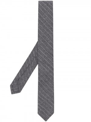 Узкий галстук в полоску Thom Browne. Цвет: серый