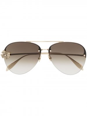Солнцезащитные очки-авиаторы Butterfly Jewelled Alexander McQueen Eyewear. Цвет: золотистый