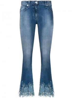 Укороченные джинсы клеш с пайетками Blumarine. Цвет: синий