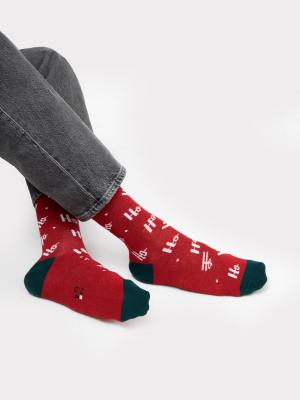 Высокие носки унисекс темно-красного цвета с новогодним паттерном Mark Formelle. Цвет: т.красный