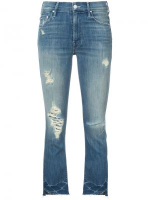 Укороченные джинсы с рваной отделкой Mother. Цвет: синий