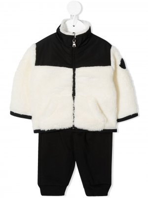 Комплект из флисовой куртки и брюк Moncler Enfant. Цвет: нейтральные цвета