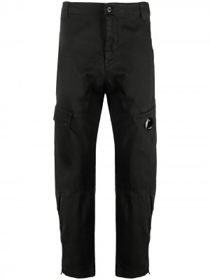 Зауженные брюки карго с нашивкой-логотипом C.P. Company. Цвет: черный