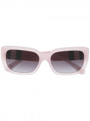 Солнцезащитные очки в прямоугольной оправе Bvlgari. Цвет: розовый