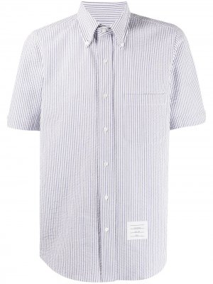 Полосатая рубашка из сирсакера с короткими рукавами Thom Browne. Цвет: синий
