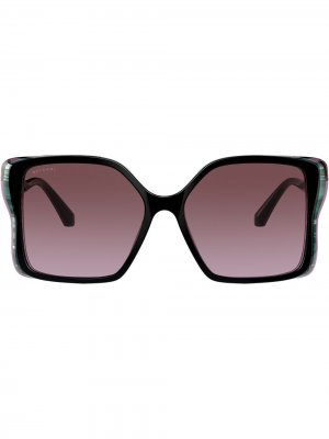 Солнцезащитные очки в массивной оправе Bvlgari. Цвет: фиолетовый