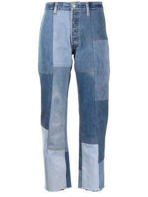 Укороченные джинсы в технике пэчворк RE/DONE. Цвет: синий