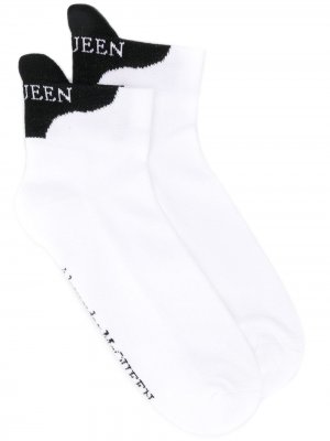 Носки с логотипом Alexander McQueen. Цвет: белый