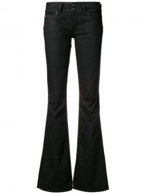 Расклешенные джинсы с низкой посадкой Hudson. Цвет: черный