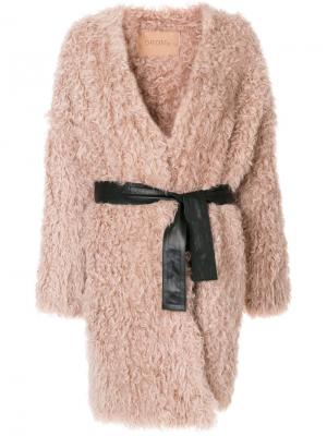 Пушистое пальто с поясом Drome. Цвет: розовый и фиолетовый