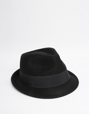 Почему евреи носят черные шляпы?
