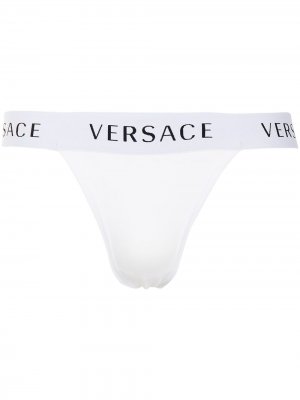 Трусы-стринги с логотипом Versace. Цвет: белый