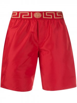 Плавки-шорты с узором Greca Versace. Цвет: красный