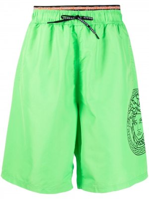 Плавки-шорты с принтом Medusa Versace. Цвет: зеленый